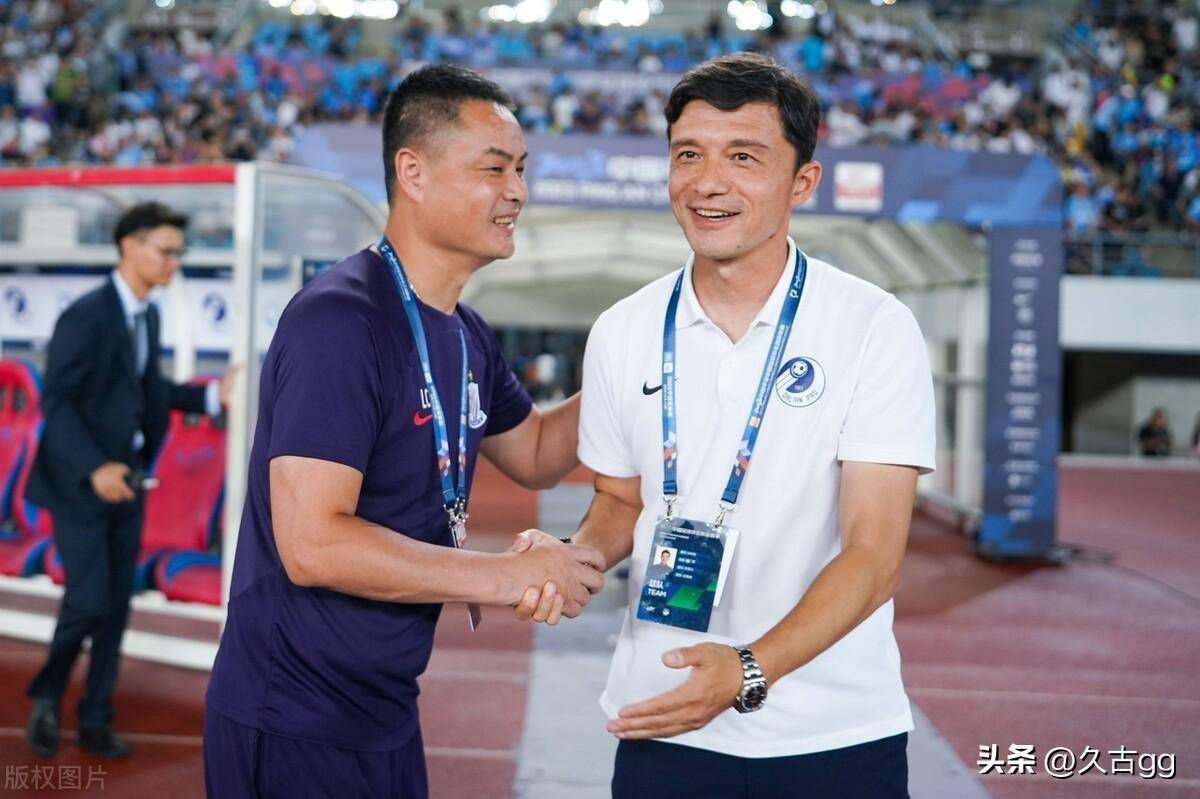 叶辰点了点头，道：如果他们有这个需求，那完全可以给我们提供一块土地，我们将其作为基地，大力发展建设，同时也与他们签订协议，如果他们遭到攻击，我们全力帮助他们抗敌，这样一来，对他们也是一个保障。